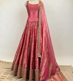 #fashion #indianfashion Deepika Lehenga, Broket Lehnga Design, Onion Colour Dress, Banarsi Anarkali Suits, Onion Colour Lehenga, Mirror Work Lengha, Sharara Lehenga, Rani Mukherjee Lehenga, Saree Dress Design Ideas