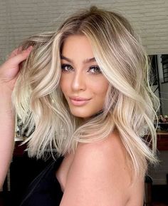 Tan Skin Blonde Hair, Summer Blonde Hair, Blonde Hair Inspiration, Blonde Hair Shades, Balayage Hair Blonde, Blonde Hair Looks, Blonde Hair With Highlights, Short Blonde Hair