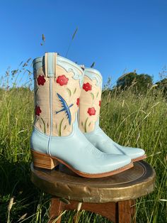 Cowgirl Boots Outfit, Botas Western, Bohemian Soul, Cowgirl Aesthetic, Style 2023, Shoe Inspo, Heel Caps, Cow Girl