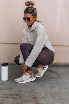 10 Tips for Building a Healthy Routine | Cella Jane #healthylifestyle #athleticwear #tennisshoes #gymoutfit #workoutwear #stayingfit Sporty Outfits For Women, Athleisure Outfits Summer, Leggings Outfit Fall, Workout Clothes Cheap