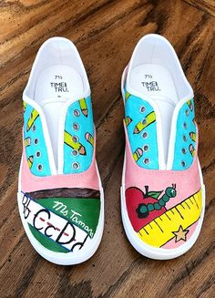 Customizable teacher shoes! Feel free to send me any changes you may want! Write On Shoes, Painting Canvas Shoes Diy, School Spirit Shoes, Painting Canvas Shoes, Shoe Painting