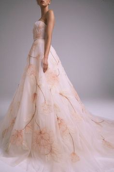 Elegant Floral Embroidery Ball Gown For Debutante Ball, Strapless Organza Ball Gown With Fitted Bodice, Strapless Organza Ball Gown For Debutante Ball, Organza Strapless Ball Gown With Fitted Bodice, Floral Organza Ball Gown For Prom, Spring Wedding Ball Gown With Sweetheart Neckline, Organza Strapless Dress With Fitted Bodice For Wedding, Wedding Strapless Dress With Fitted Bodice In Organza, Wedding Dresses With Voluminous Ball Gown Skirt