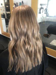 Melted Blonde Hair Balayage, Dark Blonde Medium Hair, Dirty Blonde Ashy Hair, Soft Bronde Haircolor, Dirty Blonde Babylights, Dimensional Bronde Haircolor, Sand Blonde Highlights, Dark Blonde With Babylights, Cool Toned Dirty Blonde Hair