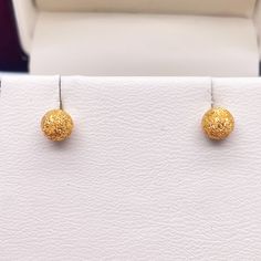 22ct Yellow Gold Sparkly Round Glitter Ball Stud Earrings Can be worn everyday and on special occasions like weddings and partys. Great Gift for her on Valentines Day, Birthdays, Mothers Day or a Anniversary Gift  Metal: 22K (916) Yellow Gold Total Gold Weight: 1.6gm Earring Head Size: 5mm Post Thickness: 1.10mm Fastening : Screw Back   Packaging : Elegant Box  Shipping Free in UK Shipping World Wide : See Policy Returns Policy : 14 Days Hassle Free Returns for 100% Refund   To try this item Or View More from our collections  Please Visit Our North West London Showroom Sparkling Yellow Gold Diamond Earrings For Anniversary, Dazzling Gold Earrings For Festive Occasions, Sparkling Yellow Gold Diamond Earrings, Party Earrings In Yellow Gold With Diamond Cut, Gold Sparkling Earrings Gift, Party Yellow Gold Diamond Cut Earrings, Festive Gold Sparkling Earrings, Sparkling Gold Earrings Gift, Yellow Gold Diamond Cut Earrings For Party