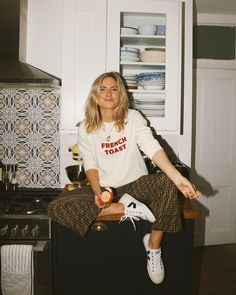 Fashion Me Now, Lucy Williams, Parisian Chic Style, Quoi Porter, Graphic Tee Outfits, Looks Street Style, Brunch Outfit, Women Essentials, Weekend Outfit