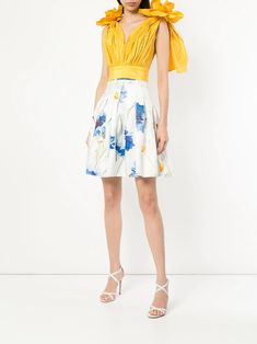 Shop multicolour Bambah Carnation mini skirt with Express Delivery - Farfetch Mini Skirt White, Full Skirts, Skirt White, White Silk, White Skirts, Boho Outfits, Mini Skirt, Floral Pattern, Ballet Skirt