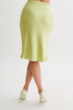 Spring livingThe ALLEGRA Satin Knee Length Skirt epitomises understated elegance and timeless sophistication. With its high-waisted design, it elongates the silhouette for a flattering look. Crafted to knee length, it strikes the perfect balance between classic and modern style. The bias cut adds fluidity and movement, enhancing the skirt's graceful silhouette. Designed with a straight silhouette, it exudes versatility and sophistication. Complete with a side zip for ease of wear, the Allegra Sk