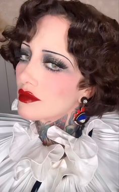 Trapeze Artist Makeup, 1920s Makeup Lips, 1870s Makeup, 1930s Makeup Look, 1890 Makeup, 1920s Makeup Look Gatsby, Casino Royale Makeup, 1940s Cabaret