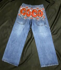 Spray Paint Jeans Y2k, Spray Painted Jeans, Hoco Pants, Homecoming Jeans Ideas, Homecoming Jeans, Hoco Jeans, School Spirit Outfit, Homecoming Pants