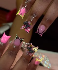 Pink Long Bling Nails, Y2k Nails Short Purple, Winter Junk Nails, Gems On Nails Ideas, Unique Colorful Nails, Duck Nails Junk, Pink And Pearl Nails, Valentine Acrylic Nail Designs, 2000s Nails Trends