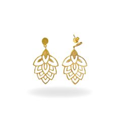 Embrace elegance and symbolism with our 925 silver, 1.0 micron gold-plated Ane Gray Finish Stud Earrings, adorned with the meaningful Joya symbol of the spiral of life. Product features: Material: 925 silver, 1.0 micron gold-plated for durability and a luxurious finish Finish: Ane Gray adds sophistication and versatility to any ensemble Dimensions: Total earrings measure approximately 45 mm (L) x 25 mm (W) x 1 mm (H) Ear Stud Length: Approximately 10 mm with a butterfly closure for secure wear W Sterling Silver Gold Jewelry For Celebration, Gold Sterling Silver Jewelry For Celebration, Celebration Jewelry In Gold Sterling Silver, Celebration Sterling Silver Gold Jewelry, Celebration Gold Sterling Silver Jewelry, Luxury 14k Gold Earrings With Intricate Design, Handmade Silver 14k Gold Earrings, Handmade 14k Gold Silver Earrings, Gold Sterling Silver Earrings For Celebration