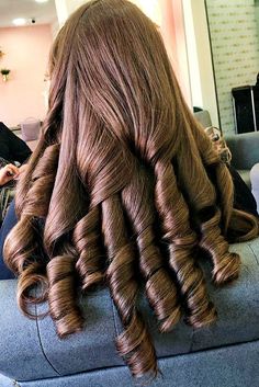 Curlers For Long Hair, Big Hair Rollers, Barrel Curls, Beautiful Haircuts, Curly Hair Photos, Hairstyles For Layered Hair