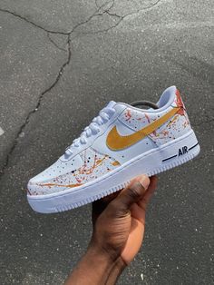 Checkout these custom metallic splatter Air Force 1's! Completed with Metallic Gold swooshes on the left shoes swoosh's and on the opposite shoe rose gold swooshes. Gold, Rose Gold, and a splash of Pewter splatter finished off with black speckling throughout the whole shoe.  Made to order 1-3 days for customization before shipping  Checkout my Instagram page @EB.CUSTOMS Low-top Paint Splatter Sneakers For Sports, Sporty Custom Sneakers With Paint Splatter, Sporty Sneakers With Paint Splatter And White Sole, Custom Jordan 1 Mid, Nice Sneakers, Custom Jordans, Nike Air Force 1 Custom, Custom Painted Shoes, Nike Shoes Air Force