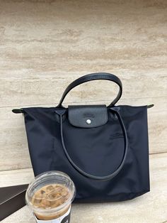 Black Longchamp Bag Outfit, Black Longchamp Bag, School Bag Essentials, Trendy Heels, Inside My Bag