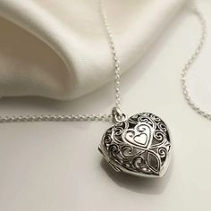 Sterling Silver Vintage Heart Locket Necklace - Etsy Greece Vintage Engraved Heart Necklace For Mother's Day, Vintage Style Engraved Heart Necklace For Mother's Day, Vintage Heart Charm Necklace For Mother's Day, Heart Cut Heart Charm Necklace For Wedding, Heart Cut Necklace With Heart Charm For Wedding, Classic Heart-shaped Sterling Silver Necklace, Heart Charm Jewelry For Wedding, Vintage Heart Charm Necklace For Valentine's Day, Elegant Silver Heart Necklace With Heart Beads