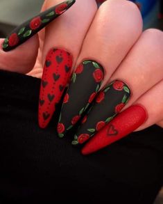 Queen Of Hearts Nail Ideas, Heartbreak Nail Designs, Harley Quinn Inspired Nails, Harley Quinn Nails Designs, Motorcycle Nails, Biker Nails, Pinup Nails, Queen Of Hearts Nails, Harley Quinn Nails