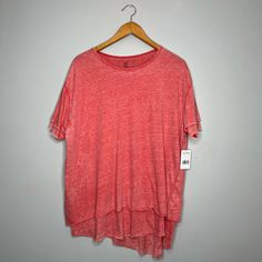 Size: Medium Brand: Free People We The Free Style: Cloud 9 Frayed Hem Knit Tee Ob722446 Color: Red Material: 55% Polyester, 23% Cotton, 22% Rayon. Condition: Nwt Red Relaxed Fit Top For Layering, Red Cotton Tops For Layering, Red Casual Top For Layering, Off The Shoulder Tee, Scoop Neck Crop Top, Plaid Pullover, Black Floral Blouse, Linen Shirts Women, Hoodie Brands