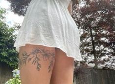 Back Of Leg Flower Tattoo, Lower Chest Tattoos For Women, Pretty Tattoo Placement, Around Thigh Tattoos Women, Under Thigh Tattoo, Tattoo Around Thigh, Under Buttcheek Tattoo, Behind Leg Tattoo Thighs, Thigh Wrap Around Tattoo