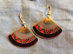 "Laurel Burch BLACK MALI FANS Brass Cloisonne Earrings French Earwires Vintage Jewelry 1980s Laurel Burch Cloisonne Earrings done in minimalist colors; cool vintage finds from the 1980s. Two beautiful black and gold matte finish brass Cloisonne fans. Each measure approx. 1.25\" X 1\" with 14k Gold Filled French Ear Wires with gold beads & coils. Names and signed on the back: MALI/ Laurel Burch. A Genuine LAUREL BURCH COLLECTIBLE from the mid-1980s. This pair is in nice condition, with no chips o Black Retro Handmade Jewelry, Retro Black Handmade Jewelry, Cloisonne Earrings, Laurel Burch, Earrings Black, Cool Vintage, Coils, Matte Gold, Gold Beads