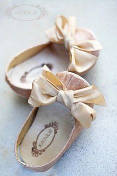 sweet Baby Shoes Tutorial, Baby Ballet, Baby Fotografie, Ballet Beautiful, Mia 3, Girl Shoes, Childrens Fashion