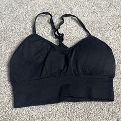 Never Worn Smoke Free Home Black Sports Bra For Spring, Black Sports Bra With Built-in Bra For Spring, Spring Black Sports Bra, Spring Black Stretch Sports Bra, Black Seamless Sports Bra For Spring, Casual Black Sports Bra, Black Seamless Activewear For Spring, Spring Black Activewear With Built-in Bra, Black Activewear With Built-in Bra For Spring