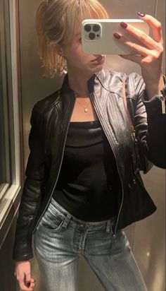 Biker Female Outfit, Female Leather Jacket Outfits, Italian Summer Outfits, Prettiest Celebrities, Leather Jacket Outfits, Italian Summer, Vintage Grunge