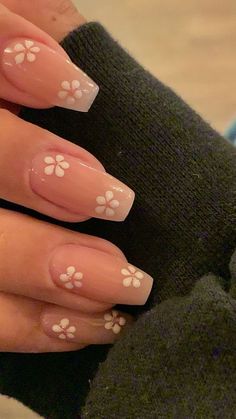 #Nails #NailsElegance #SophisticatedStyle #NailArt #NailDesigns #NailPolish #AcrylicNails #Gifts spring nails summer nails Paznokcie Hello Kitty, Cute Simple Nails, Simple Gel Nails, Summery Nails, Casual Nails, Nails 2021, Soft Nails, Pretty Acrylic Nails