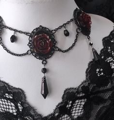 Vintage Black and Red Gothic Rosette Necklace Red Gothic, Steampunk Fashion Male, Dark Jewelry, Black Punks, Tie Necklace, Eyeliner Makeup, Steampunk Accessories, Gothic Accessories, Super Nails