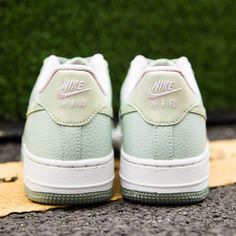 Take your style to the next level with the Green Butterfly Custom Air Force 1. Stand out from the crowd with bold green butterfly details and make a statement wherever you go. Take a risk in style and show the world you're here to play. 🦋 Exactly as shown in the pictures. 📷 Brand New & Authentic. 💯 Hand Painted with attention to detail. 👨‍🎨 Waterproof and Flexible. ❤️ Unisex model. Please refer to the Size Chart. 👟👫 Free Worldwide Shipping. ✈️🌍 Flowers Anime, Green Butterflies, Air Force 1s, Shoe Stretcher, Limited Edition Shoes, Custom Air Force 1, Fashion Goals, Hand Painted Shoes, Green Mint