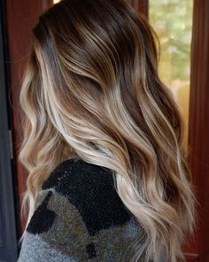 White Blonde Highlights, Caramel Brown Hair, Balayage Color, Brown Hair With Blonde Highlights, White Blonde, Brown Blonde Hair, Hair Color And Cut