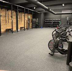 there are many bikes in the gym