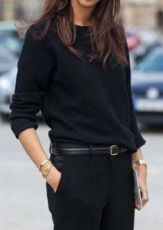 Géraldine Saglio, French Voguette Minimalisticky Chic, Outfit Nero, Hair Minimal, Black Cashmere Sweater, Classic Hair, Style Casual Chic, Paris Mode, Paris Fashion Week Street Style, Minimal Classic