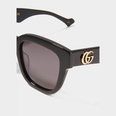 *feminine squared shape in acetate chacacterized by bold volumes and strong Personality Gucci Gg0998s Eye/bridge/temple (in mm): 52-21-145 Eyewear style: Rectangle Acetate 100% UVA/UVB protection Made in Italy Strong Personality, Eye Wear, Acetate Sunglasses, Gucci Sunglasses, Eyewear Fashion, Temple, Tops Designs, Bridge, In Italy