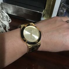 Sharp Looking Watch; Great Condition; Battery Has Been Replaced; For Small Wrist(About A Size 7) Comes With Extra Links To Adjust Size; Nice And Hefty; Casual Yet Elegant Touch... Dainty Leather Watch, Red Watch, Brooches Handmade, Wrap Watch, Silver Watch, Gold Watch, Brown Gold, Vintage Gucci, Accessories Watches