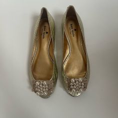 Kate Spade Shiny Snakeskin Beige Peep Toe Ballet Flat With Pearl And Grosgrain Embellishment. Like Brand New With Box Kate Spade Shoes, Flat Color, Ballet Flat, Metallic Leather, Flat Shoes Women, Ballet Flats, Loafer Flats, Kate Spade, Loafers