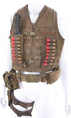 Predators - Royce's Ammo Vest (Adrien Brody) Survival Wallpaper, Doomsday Prepping, Adrien Brody, Tactical Survival, Tactical Vest, Cool Gear