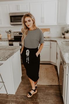 Smart Casual Fashion Women, Apostolic Fashion, Casual Skirt Outfits, Modest Clothes, Style Steampunk, Cute Modest Outfits, Modest Outfit, Rock Outfit, Church Outfits