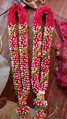 the garlands are arranged on the floor to look like they have been made from flowers