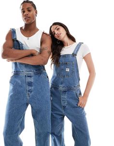 Jeans från Lee Din perfekta outfit Klassisk hängsledesign Justerbara axelband med spännen Funktionella fickor Vida ben Avslappnad passform Unisex-modell Overalls Design, Outfit Classic, Converse Chuck Taylor White, Denim Dungarees, Maxi Dress Trend, Petite Maternity, Adidas Samba, Dress Trousers, Denim Jumpsuit