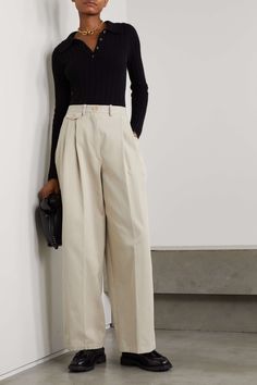 Tailored Trousers Outfit, Pleated Pants Outfit, Wide Leg Trousers Outfit, Summer Business Casual Outfits, Outfit Oversize, Loafers Outfit, Denim Essentials, High Waisted Wide Leg Pants, Boho Boutique