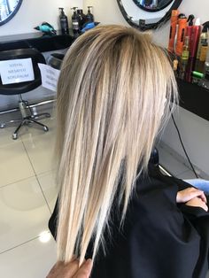 As Blond, Split Dyed Hair, Point Cut, Dark Roots Blonde Hair, Hairstyles For Layered Hair, Honey Blonde Hair, Toddler Hair