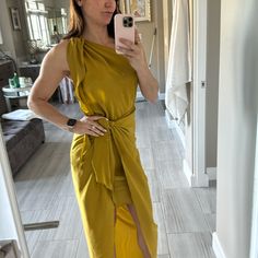 Silk Yellow Gold Dress Vici Collection, Never Worn. Tie Side, Super Glamorous. Yellow Sheath Dress For Parties, Yellow Sheath Dress For Date Night, Chic Gold Maxi Dress For Brunch, Yellow Sundress For Cocktail Occasions, Yellow Sheath Midi Dress For Party, Yellow Sheath Mini Dress For Evening, Elegant Yellow Sheath Midi Dress, Yellow Midi Mini Dress For Evening, Chic Yellow Midi Dress For Date Night