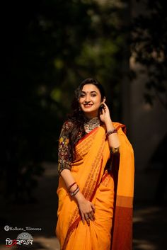 Photoshoot Saree, Tamil Saree, Smiling Girl, Cotton Saree Designs, Color Combinations For Clothes, Saree Gown, Saree Navel, Saree Photoshoot, Backless Blouse