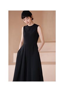 A sleeveless dress with a gently flared hem that gives you the look of a movie actress. This item is sewn high at the waist and creates a beautiful silhouette. Wear it with a cardigan or jacket for all seasons. 
 
 
 
 
 
 
 
 
 
 
 
 
 
 
 
 Size 
 
 
 S size 
 
 
 Length: 110cm 
 Shoulder width: 36cm 
 Bust: 85cm 
 Waist: 68cm 
 
 M size 
 
 Length: 111.5cm 
 Shoulder width: 37cm 
 Bust: 89cm 
 Waist: 72cm 
 
 L size 
 
 Length: 113cm 
 Shoulder width: 38cm 
 Bust: 93cm 
 Waist: 76cm 
 
 XL si Elegant Sleeveless A-line Fit And Flare Dress, Elegant A-line Fit And Flare Sleeveless Dress, Chic A-line Sleeveless Dress With Box Pleat, Flattering A-line Sleeveless Dress For Work, Elegant A-line Sleeveless Dress With Pleated Hem, Elegant Fit And Flare Sleeveless Dress, Elegant Fit And Flare Sleeveless Dress With Flattering Silhouette, Chic Fitted A-line Tea Length Dress, Chic Dresses With Box Pleat Full Skirt