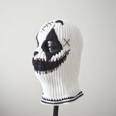 Crochet Creepy, Knit Halloween, Balaclava Ski Mask, Crochet Ghost, Outfit Street Style, Halloween Hat, Mask For Men, Black And White Face, White Face Mask