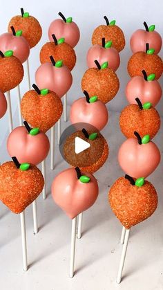 there are many candy apples on the sticks