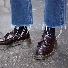 Dr Martens Adrian, Week In London, Dr Martens Outfit, Dr Shoes, Chique Outfits, Funky Shoes, Mens Outfit Inspiration, Swag Shoes, Tassel Loafers