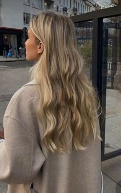 Dirty Blonde Hair With Curtain Bangs, Blonde Hair With Curtain Bangs, Hair With Curtain Bangs, Cute Hairstyles For Teens, Hair Highlight, Girly Pop, Dirty Blonde Hair, Blonde Hair Inspiration, Teen Hairstyles