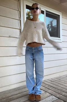 Tops To Wear With Baggy Jeans, Cute Jorts Outfit Women, Scotland Fits, Boston Birks, Sambas Gazelles, Baggy Crop Top, Coverups Beach, Danielle Haim, Skirts Tennis