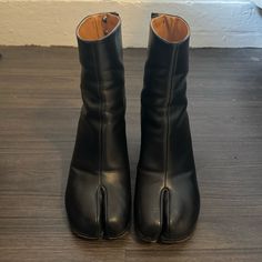 Maison Margiela, 37.5 Margiela Outfit, Maison Martin Margiela Shoes, Broken Foot, Tabi Boots, Maison Margiela Tabi, Margiela Tabi, Margiela Shoes, Martin Margiela, Lady Gaga